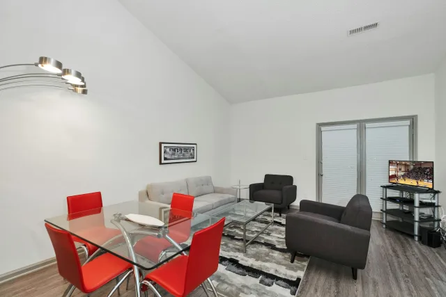 Bostanlı'da Denize Yürüme Mesafesinde Teras Balkonlu 2+1 Kiralık Daire