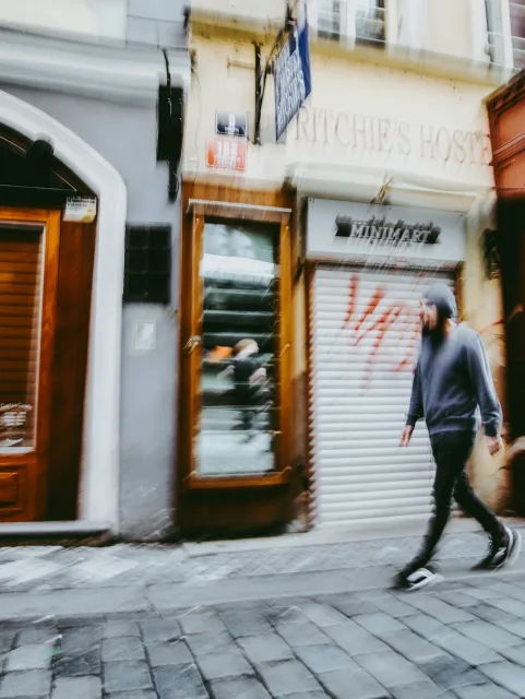 Alsancak'ta Cadde Üzeri Satılık Dükkan